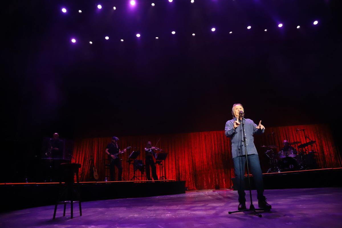 Concierto de despedida de Joan Manuel Serrat en el Teatro de la Axerquía