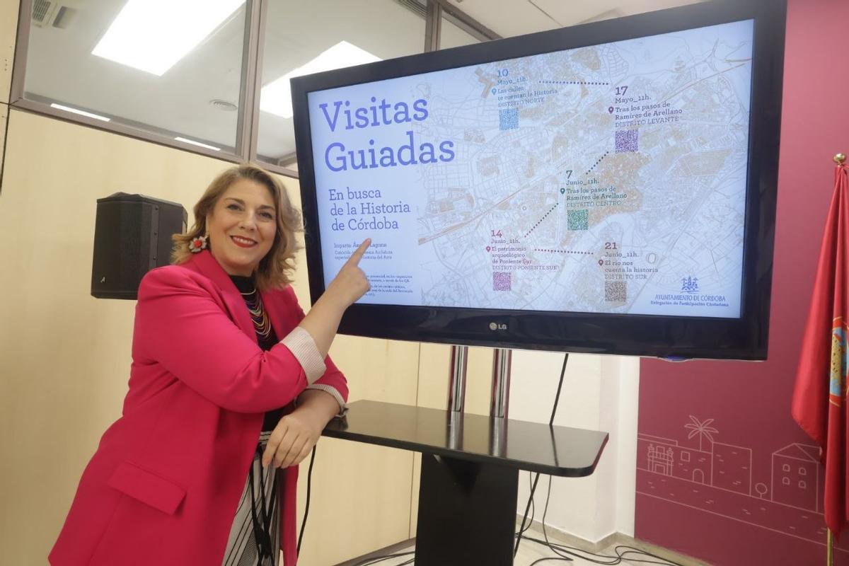 La delegada de Participación Ciudadana, Eva Contador, presenta la iniciativa.