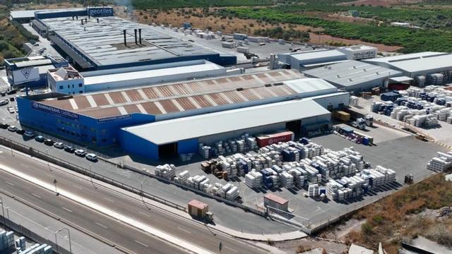 La imagen aérea muestra el centro logístico con el que cuenta Raminatrans Castellón en la ciudad de Vila-real. | MEDITERRÁNEO