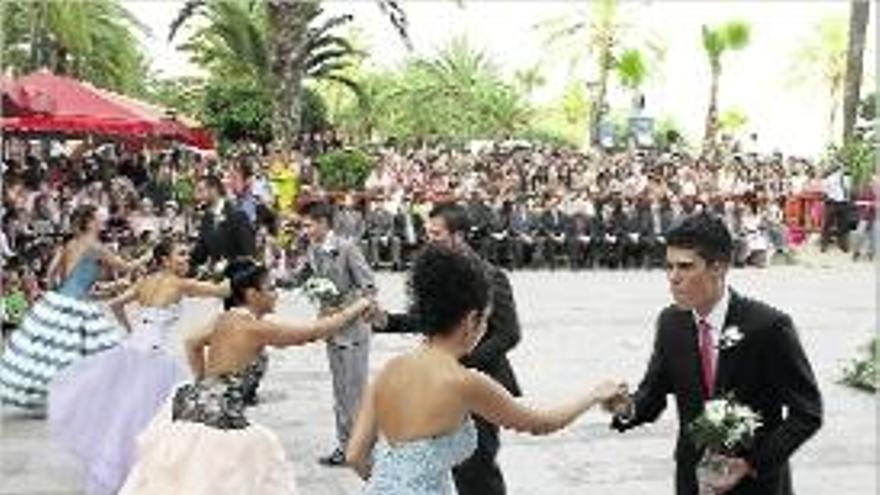 Ball de Plaça, amb les quatre parelles.