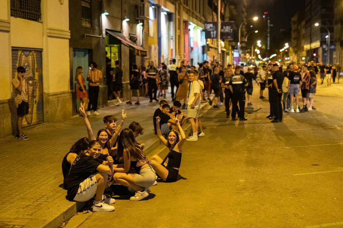 Jóvenes de fiesta en el Triángulo Golfo. 