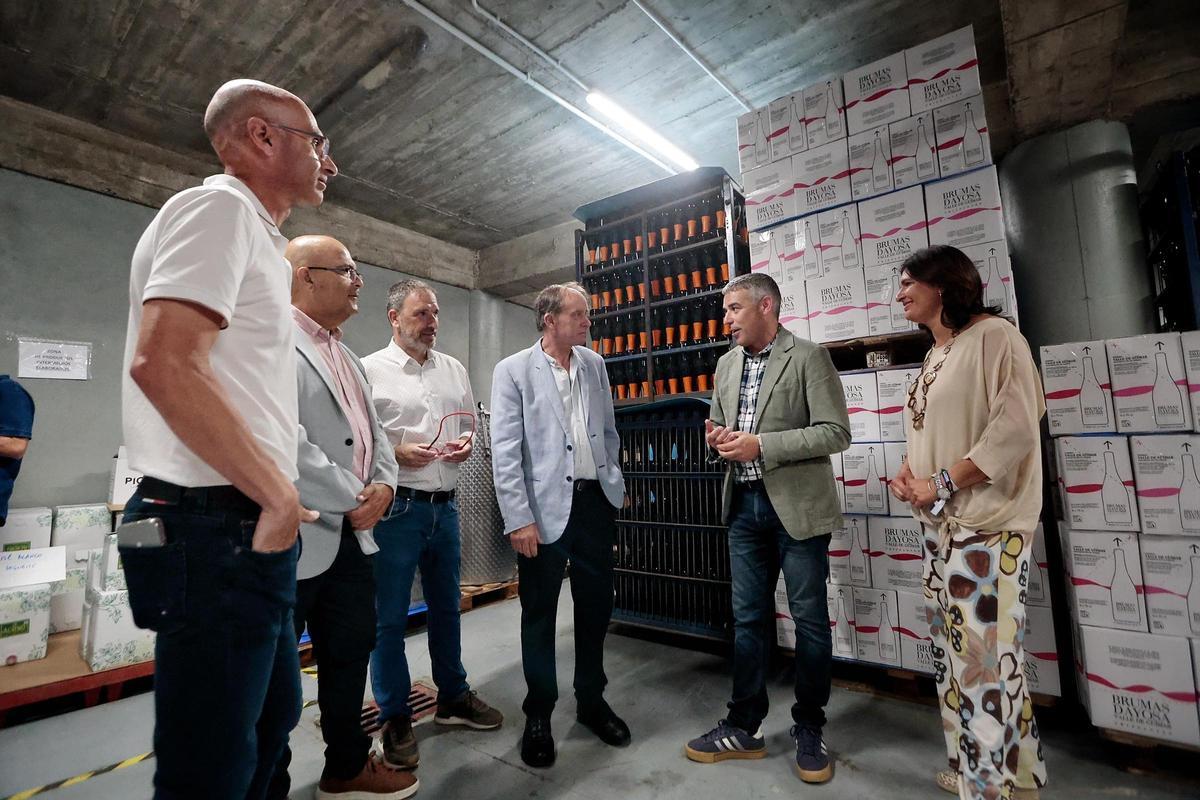 El consejero regional Narvay Quintero visita la Bodega Comarcal Valle de Güímar