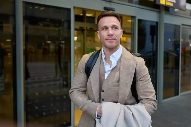 L'arribada d'Arthur Melo a l'aeroport de Girona