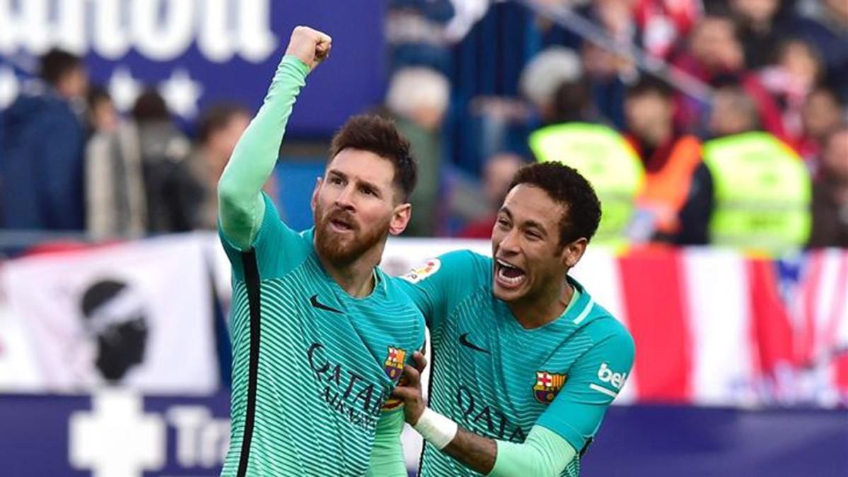 Neymar celebra el gol con Messi