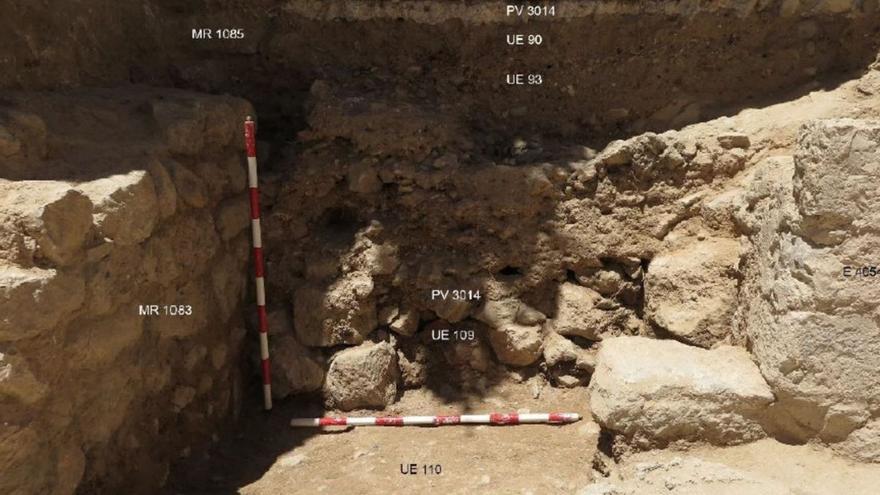 Detalle del tramo de muralla hallado en las obras del Parador del Castillo de Dalt Vila. | CIE