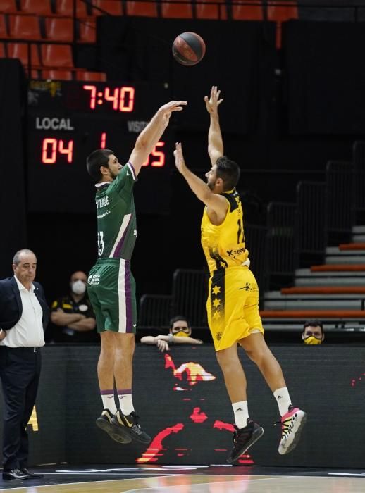 Partido entre el Iberostar y el Unicaja en la fase final de la Liga ACB.