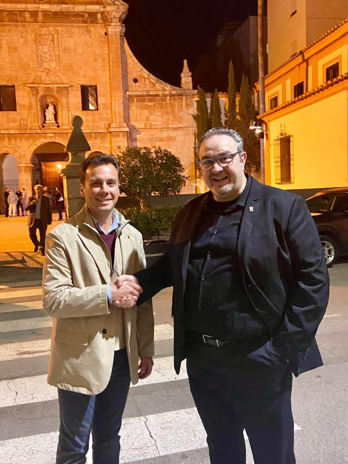 El expresidente y exportavoz del PP de Nules, José Adsuara (i), junto a su sucesor, Miguel Ángel Martínez Montés, en una foto de diciembre.