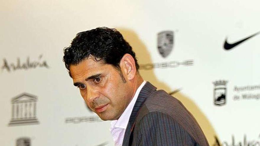 Fernando Hierro, en la sala de prensa de La Rosaleda.