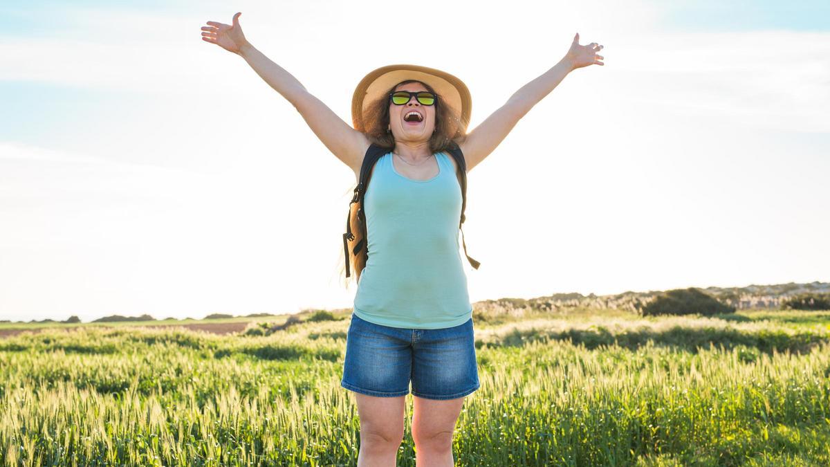 Mujer tranquila y feliz