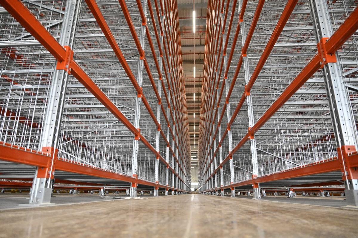 Así es el centro logístico de La Muela (Zaragoza) desde el que Amazon distribuirá sus productos más vendidos en España Así es el centro logístico de La Muela (Zaragoza) desde el que Amazon distribuirá sus productos más vendidos en España