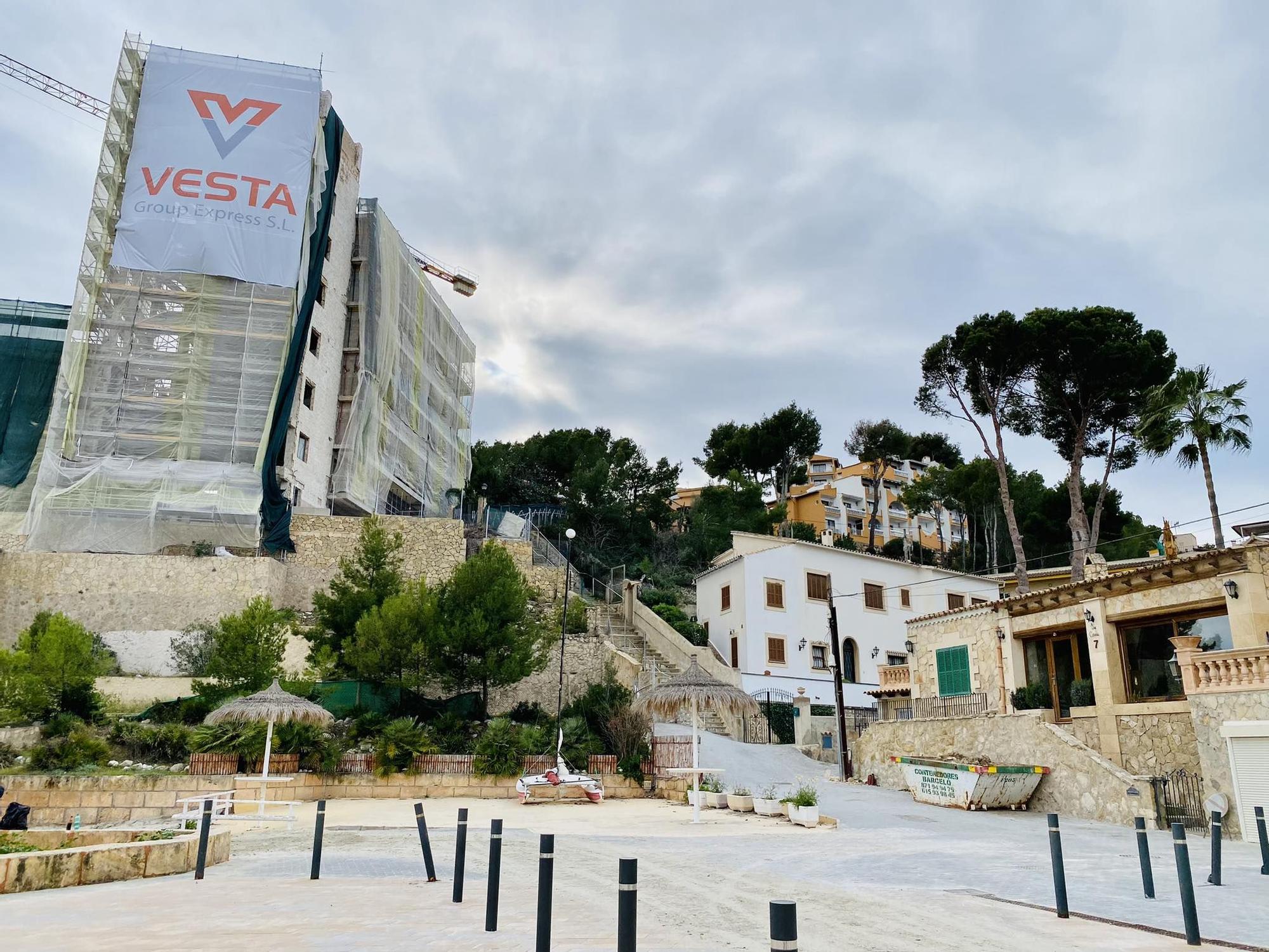 Baustelle an Promenade, geschlossene Hotels, Hunde am Strand: So ruhig geht es derzeit noch in Peguera zu