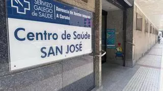 Concentración por la agresión a una doctora en un centro de salud de A Coruña