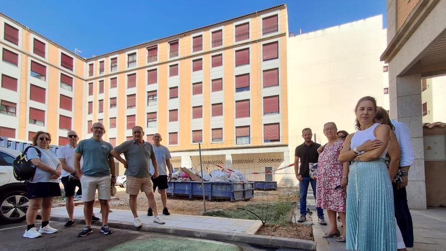 Vecinos de Badajoz denuncian once años de molestias por obras y suciedad en la plaza Príncipe de la Paz