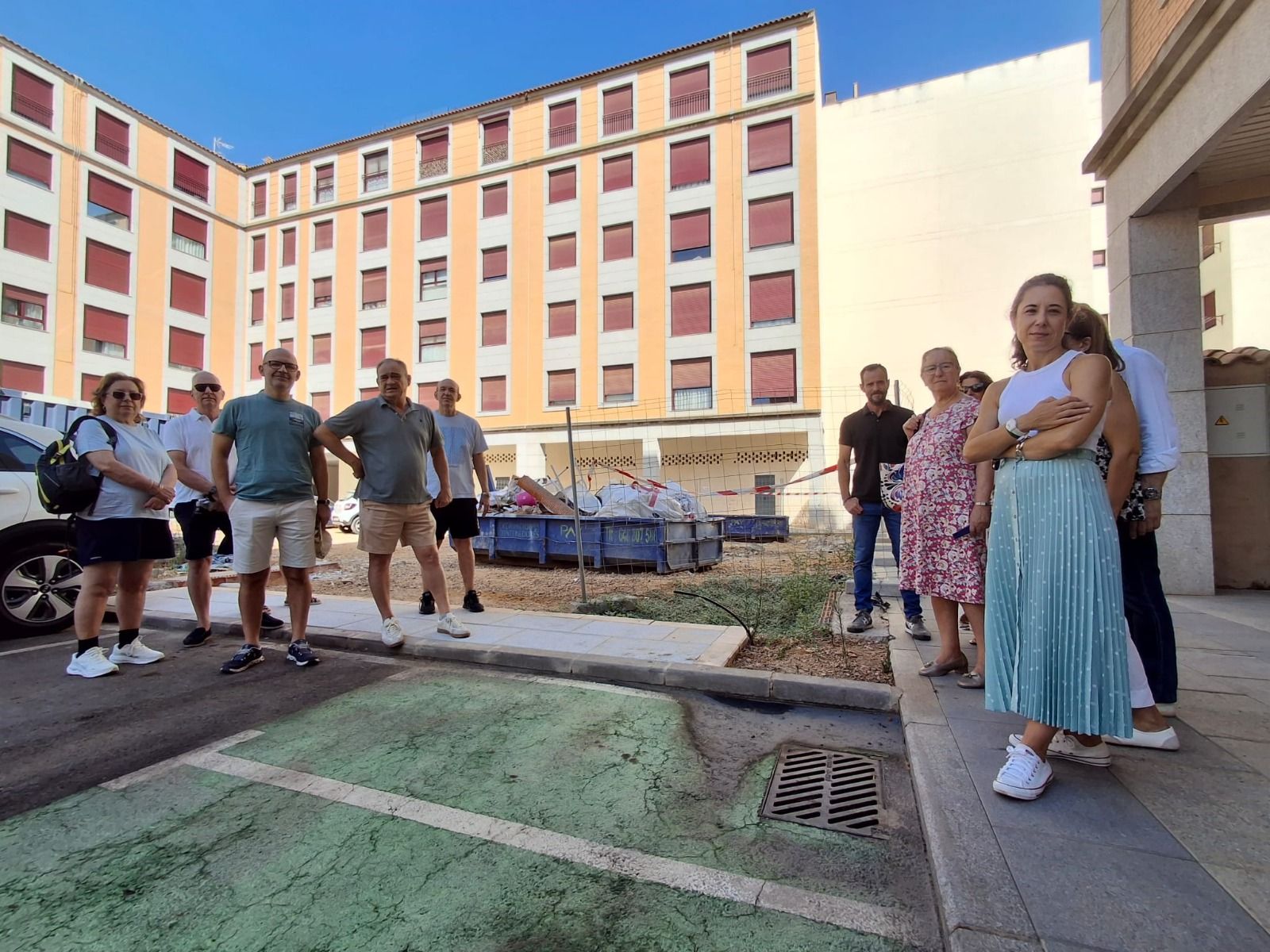 Vecinos de Badajoz denuncian once años de molestias por obras y suciedad en la plaza Príncipe de la Paz