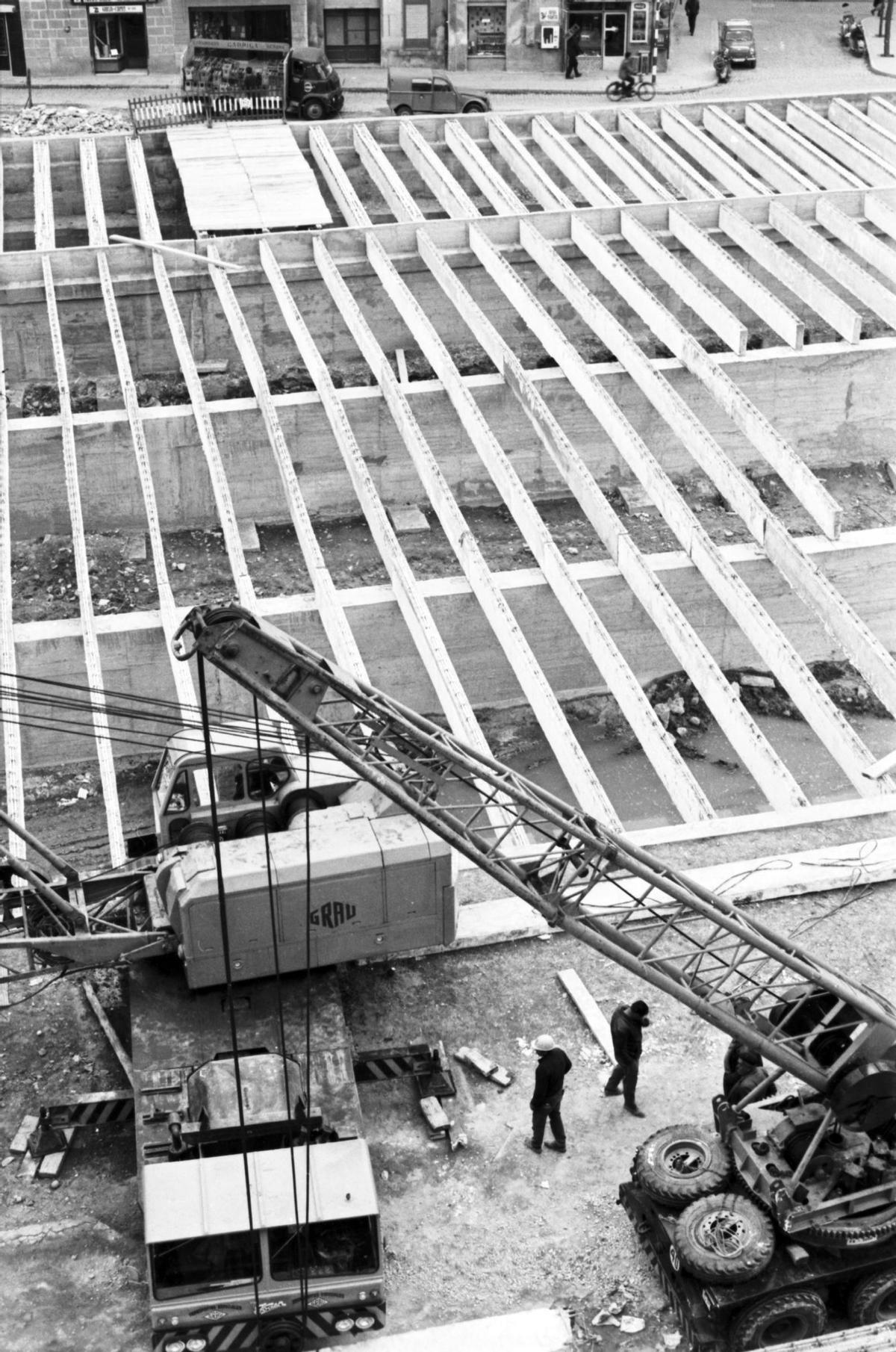 Tasques de construcció de la plaça