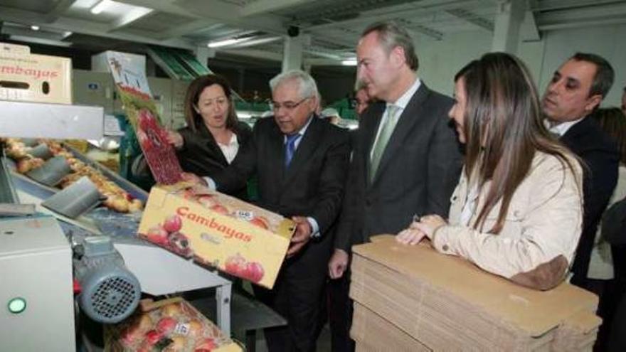 Imagen de la cooperativa Cambayas, durante la visita de los responsables políticos.