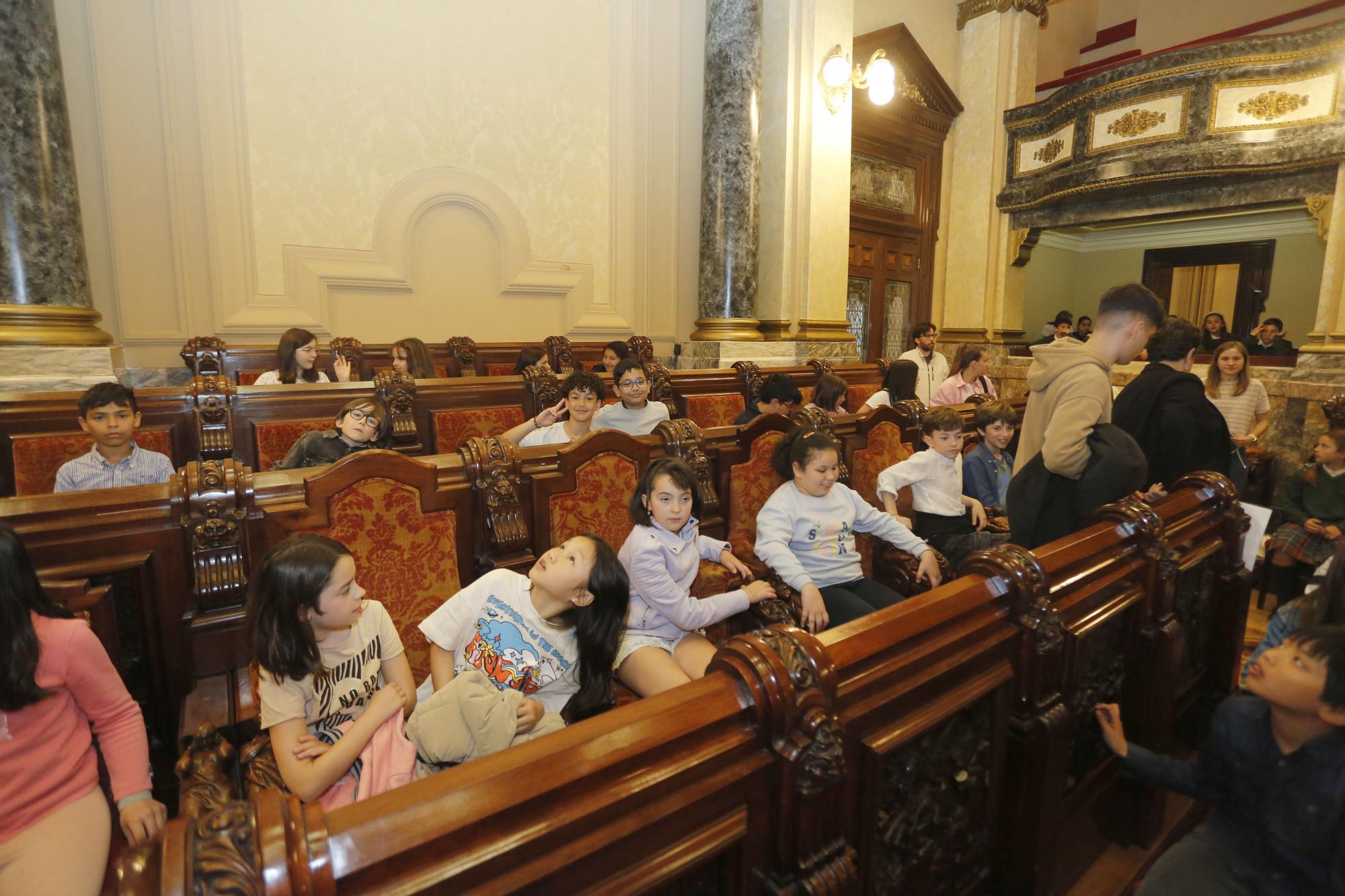 Recepción en María Pita al alumnado de Proyecto Semente