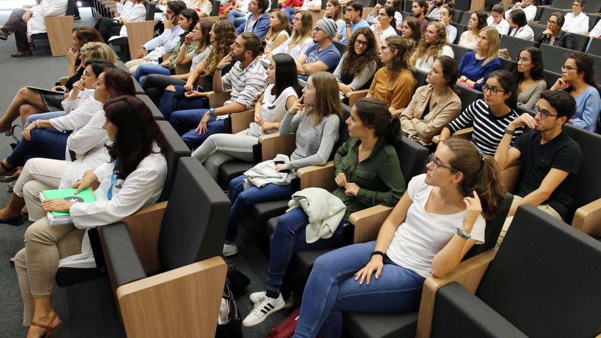 Acto de bienvenida a alumnos de sexto.