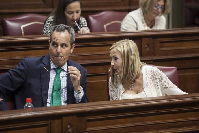 Pleno en el Parlamento de Canarias