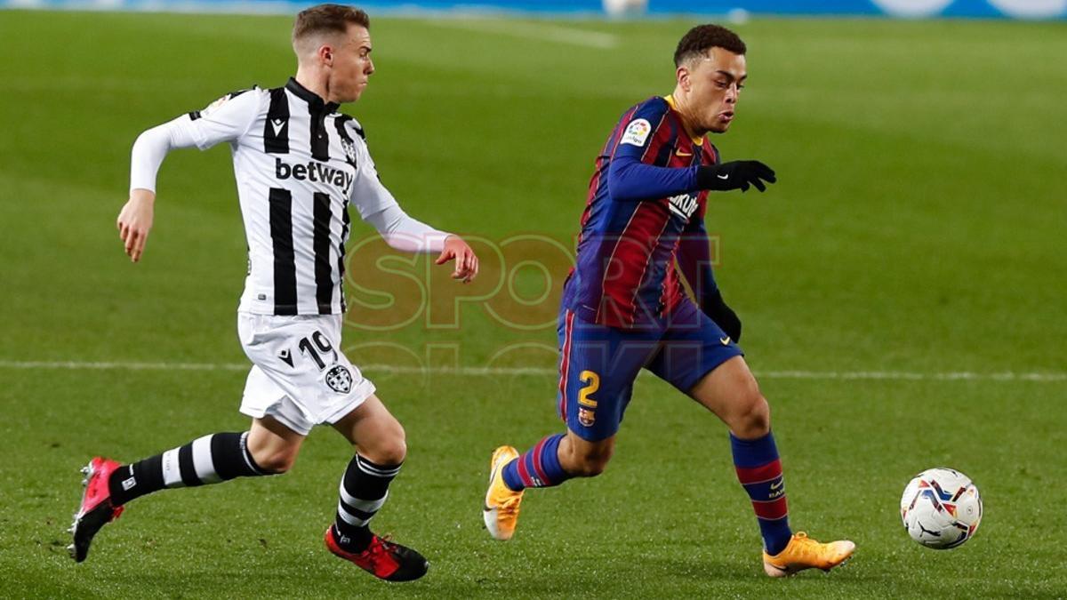 Imágenes del partido entre el FC Barcelona y el Levante UD correspondiente a la jornada 13 de LaLiga, disputado en el Camp Nou, Barcelona.