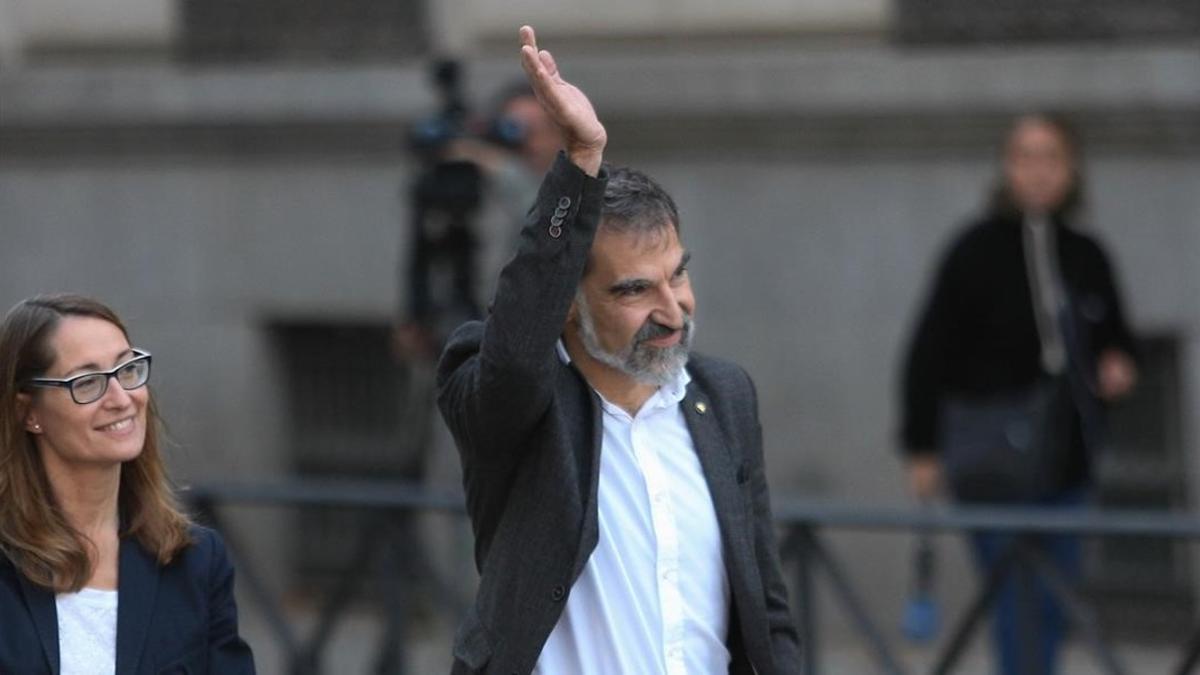 Jordi Cuixart, cuando entró a declarar con su abogada en la Audiencia Nacional, el 6 de octubre del 2017.