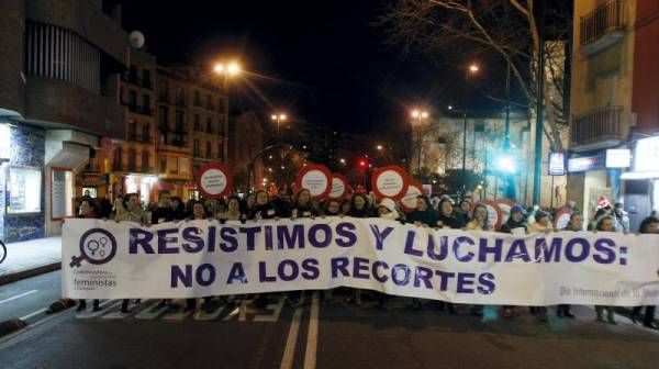 Manifestación bajo el lema 'Resistimos y luchamos, no a los recortes'