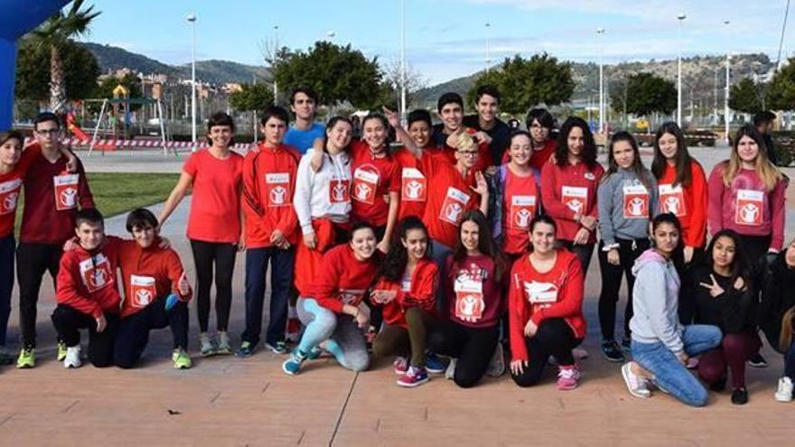 Imágenes que dejó la carrera solidaria en el IES Jaume I de Sagunt.