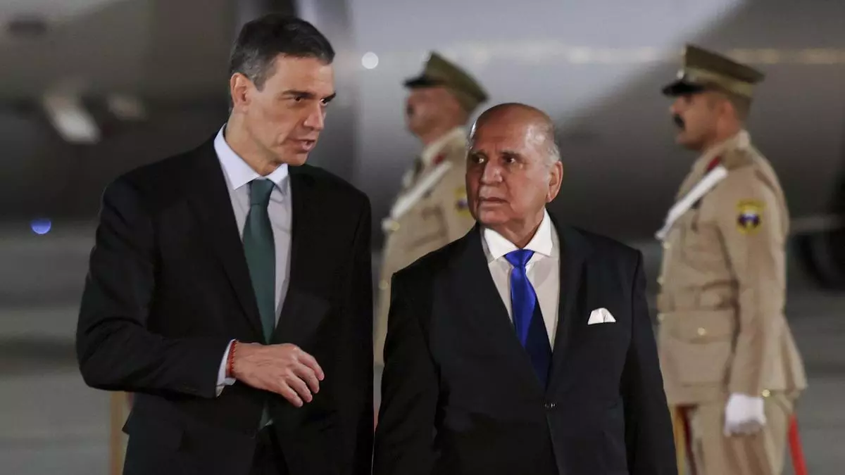 Pedro Sánchez llega a Bagdad para participar en la cumbre de la Liga Árabe