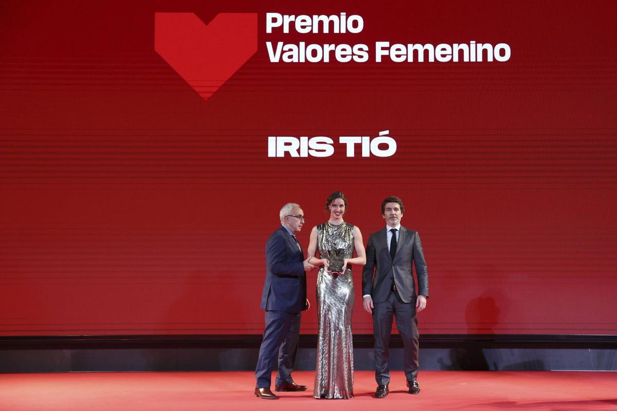 VIII Gala Valores del Deporte de Diario Sport. Premio Valores Femenina: Iris Tió, campeona del mundo en natación artística. Entrega el premio Alejandro Blanco, presidente del COE y Sergi Guillot, Director general de Prensa Ibérica
