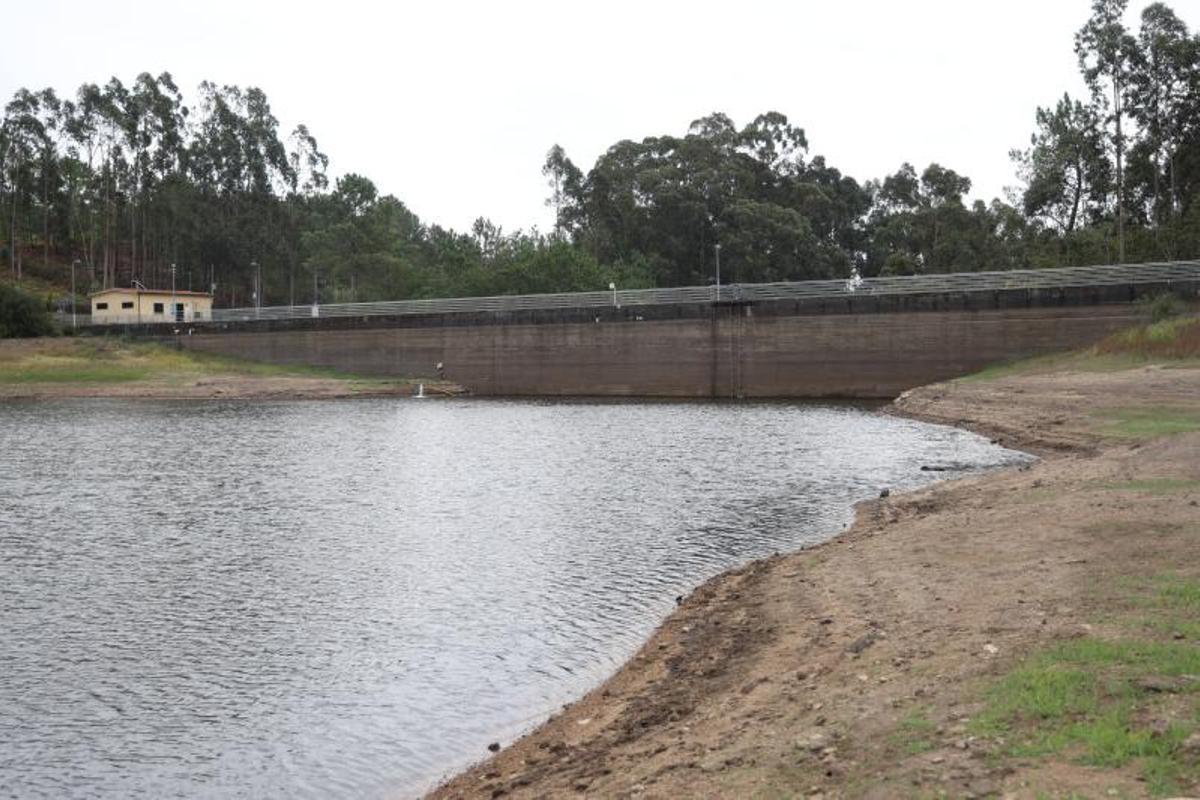 El embalse del río O Con.