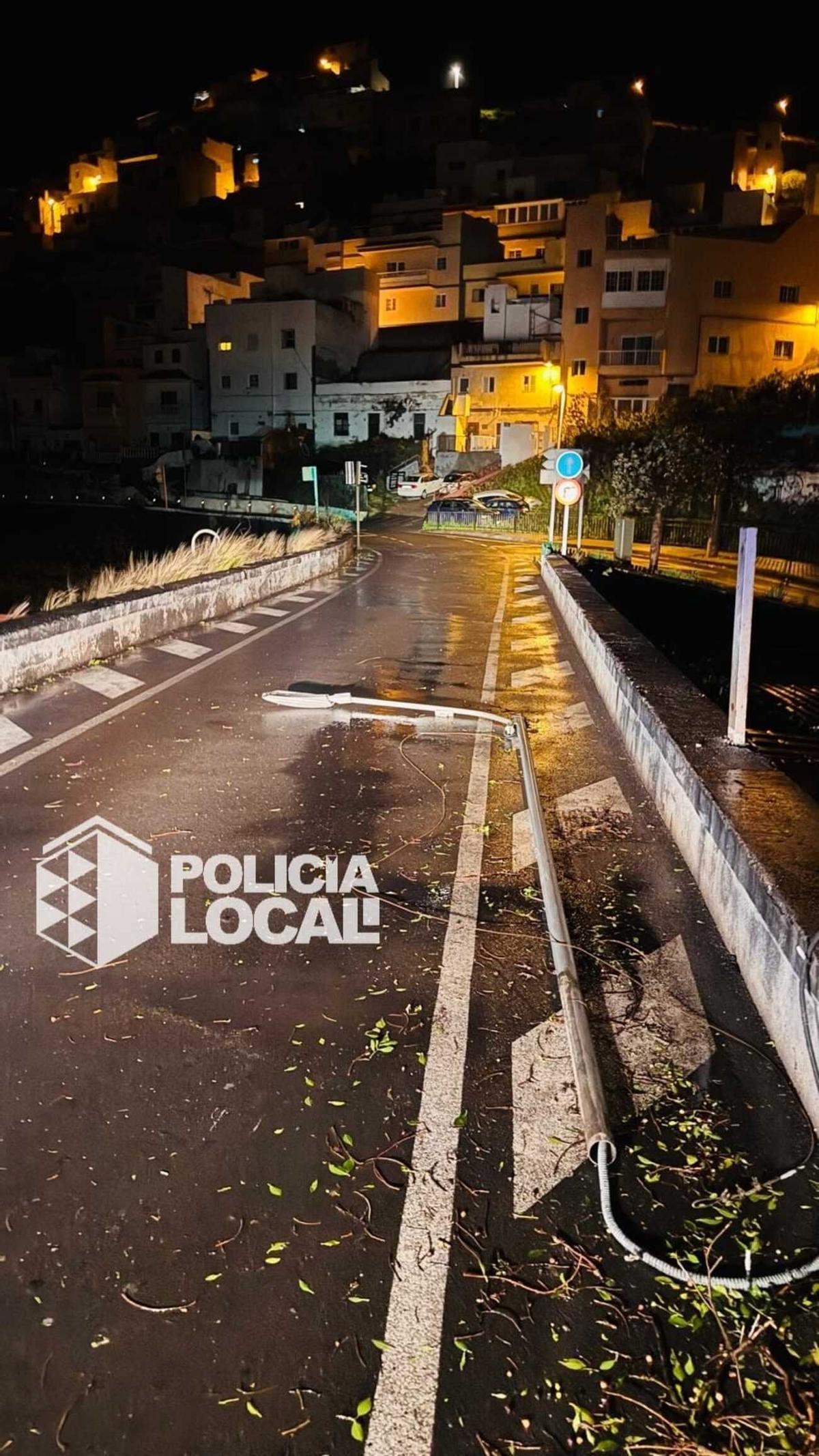 Incidencias en la madrugada del viernes 20 de marzo de 2026 por la borrasca Therese en Santa Cruz de Tenerife Incidencias en la madrugada del viernes 20 de marzo de 2026 por la borrasca Therese en Santa Cruz de Tenerife