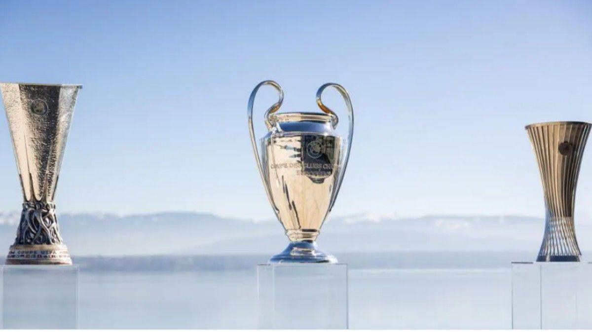 Los tres trofeos europeos.