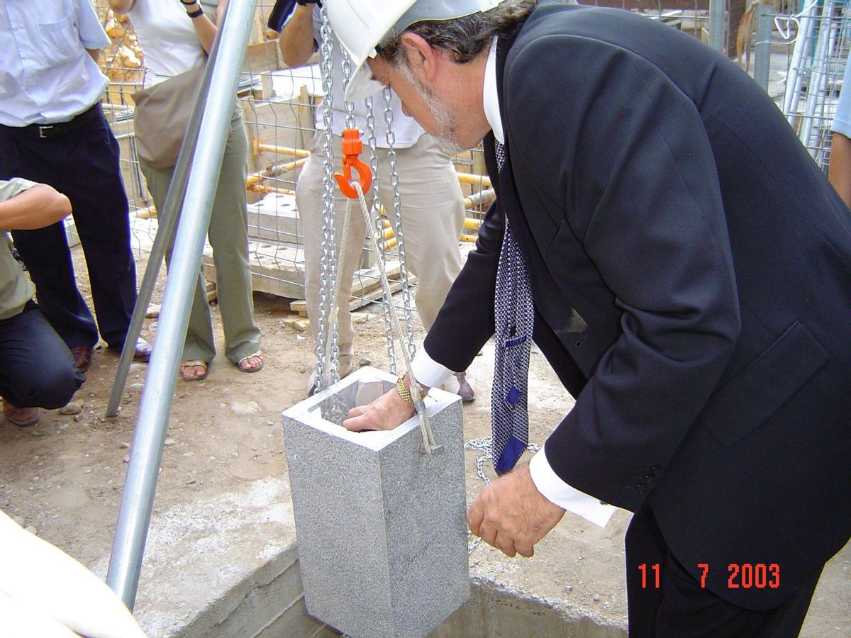 L'acte de col·locació de la primera pedra de la nova seu del Col·legi de l’Advocacia de Girona.