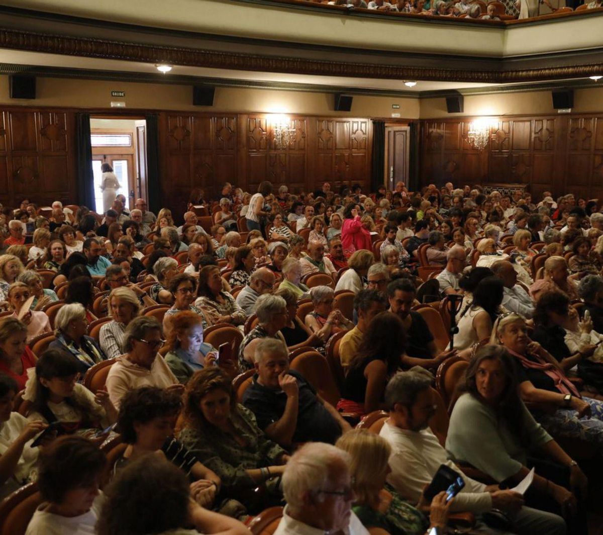 El patio de butacas del Filarmónica, repleto de público.  | FERNANDO RODRÍGUEZ