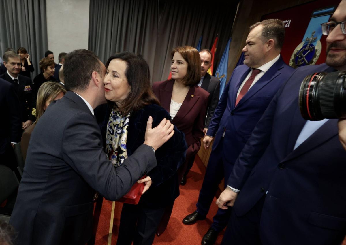 EN IMÁGENES: Margarita Robles recibe la Medalla de Oro de la Cámara de Comercio de Oviedo EN IMÁGENES: Margarita Robles recibe la Medalla de Oro de la Cámara de Comercio de Oviedo