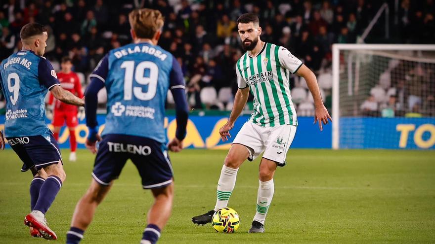 El regreso de Alves y el binomio Sintes-Martín: otro dilema en la zaga del Córdoba CF