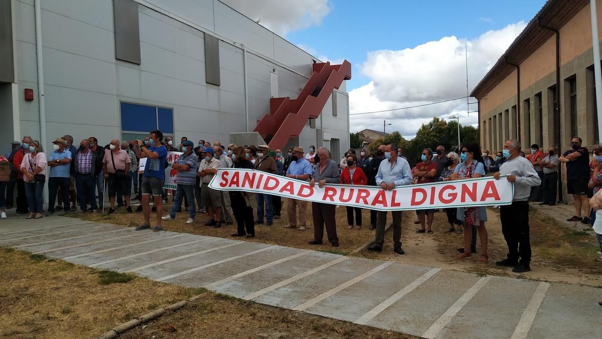 Tercera concentración por la sanidad en Bermillo de Sayago