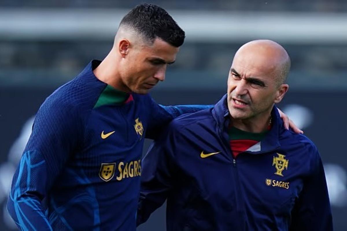Martínez, dando isntrucciones a Cristiano Ronaldo en un entrenamiento de Portugal