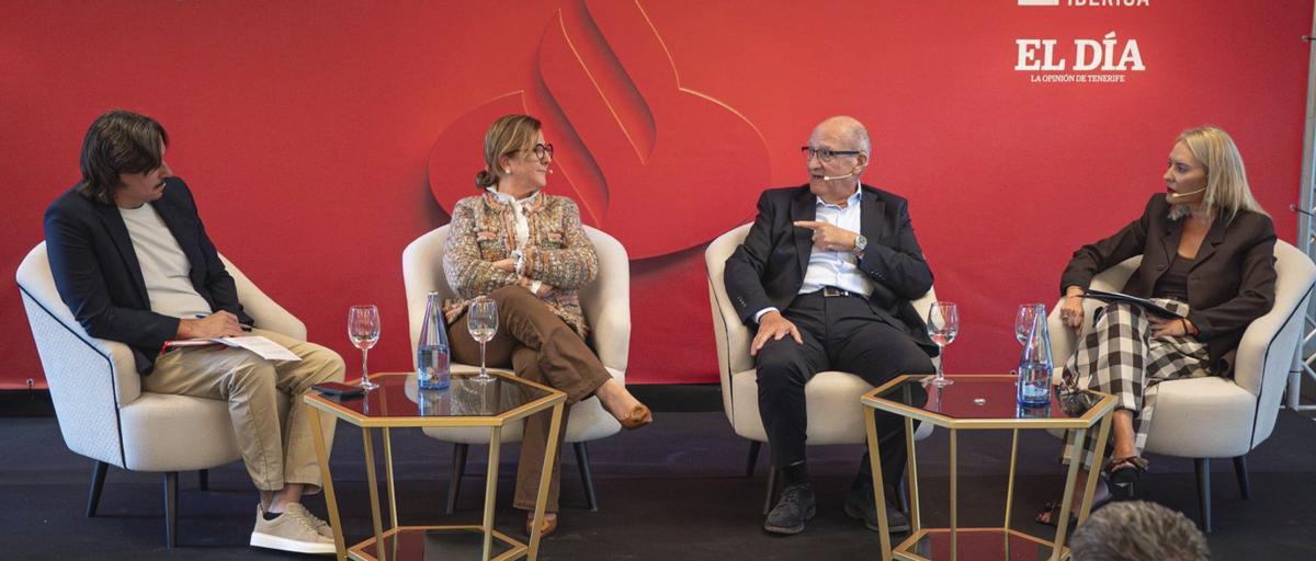 El consejero de Agricultura, Ganadería, Pesca y Soberanía Alimentaria, Narvay Quintero, durante su intervención en el foro Agro Santander. |  | ARTURO JIMÉNEZ