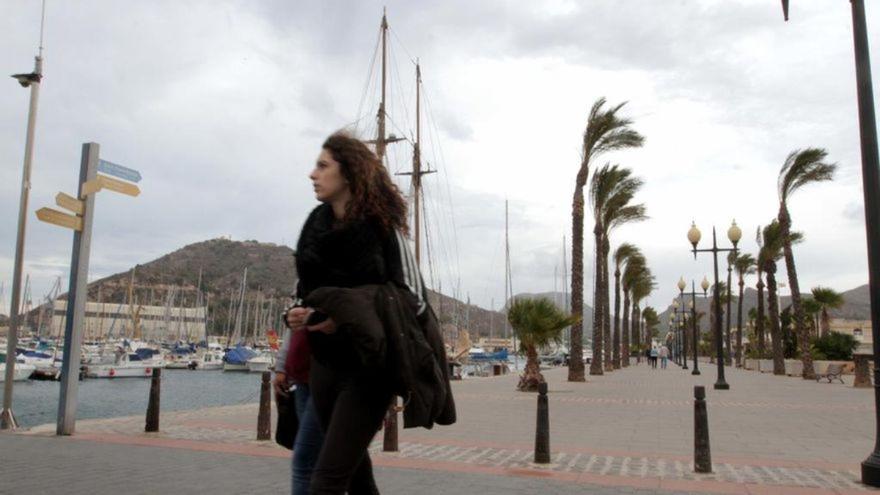 El aviso por fenómenos costeros se suma al de viento este sábado en la Región