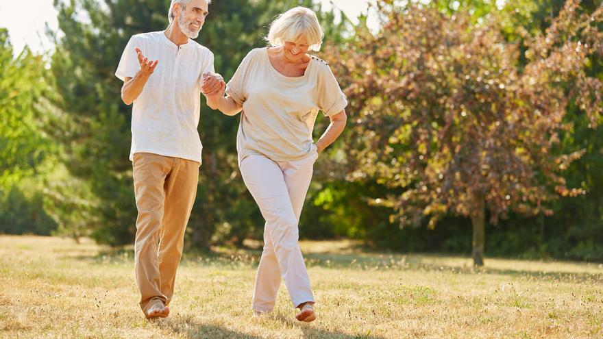 Por qué una actividad como caminar es uno de los mejores ejercicios para prevenir el dolor articular