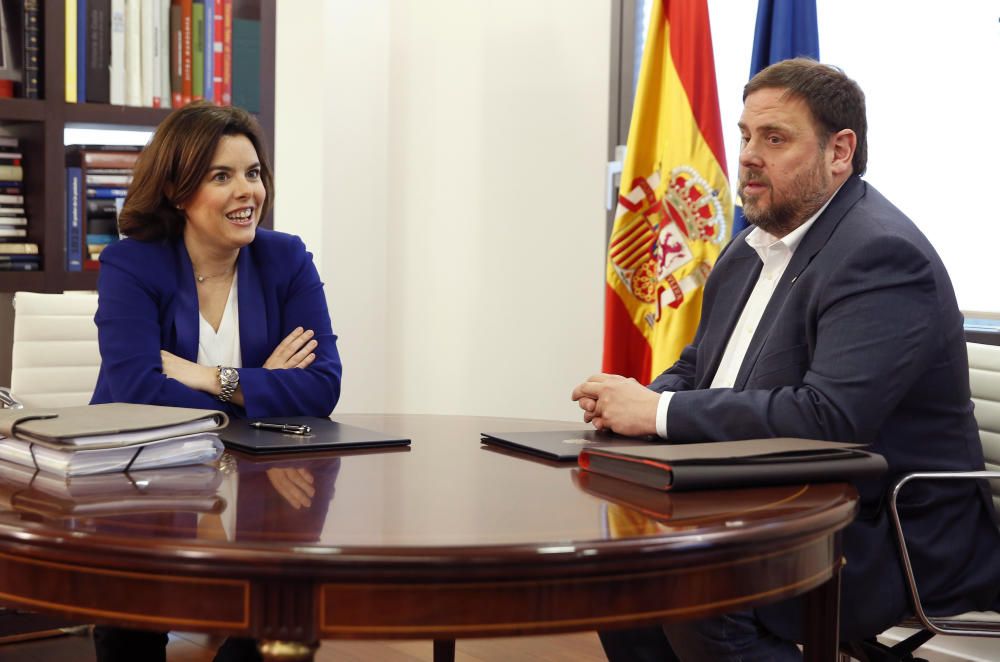 SAÉNZ DE SANTAMARÍA SE REÚNE CON JUNQUERAS