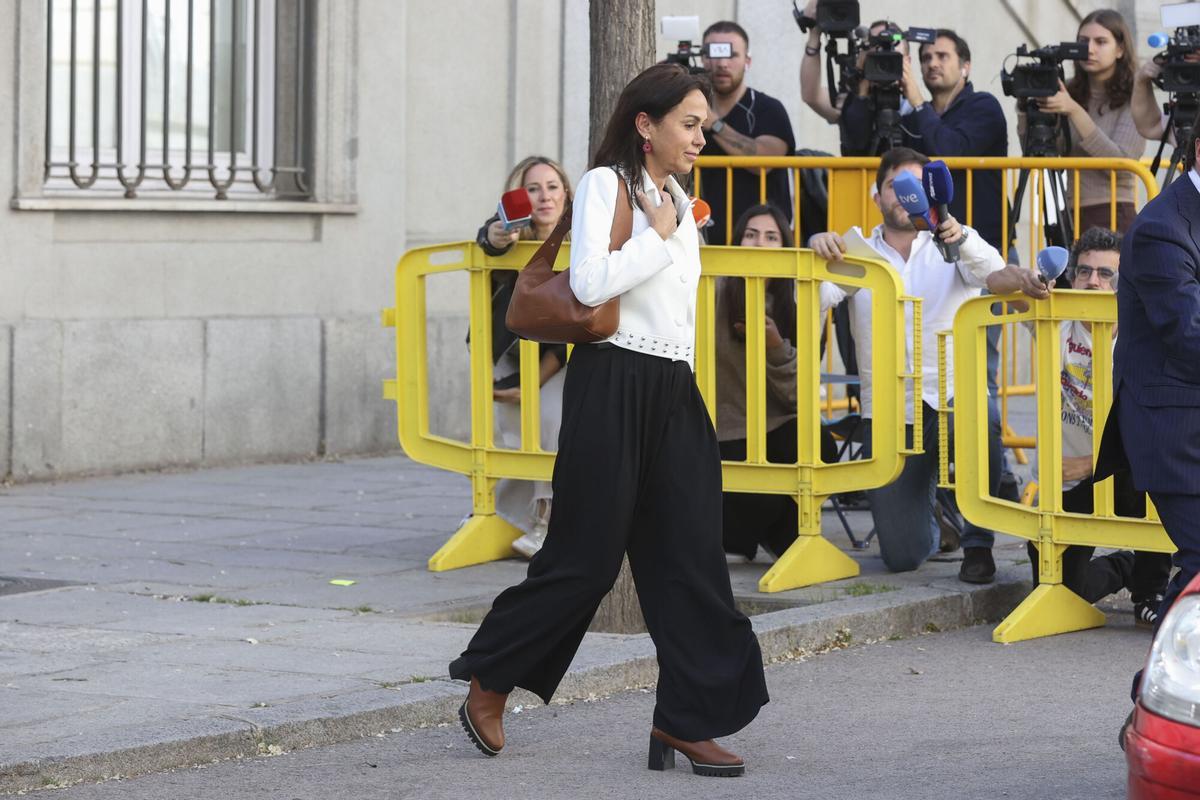 La expresidenta de Adif Isabel Pardo de Vera se marcha este miércoles tras declarar en la sesión del juicio del caso Koldo y Ábalos en el Tribunal Supremo