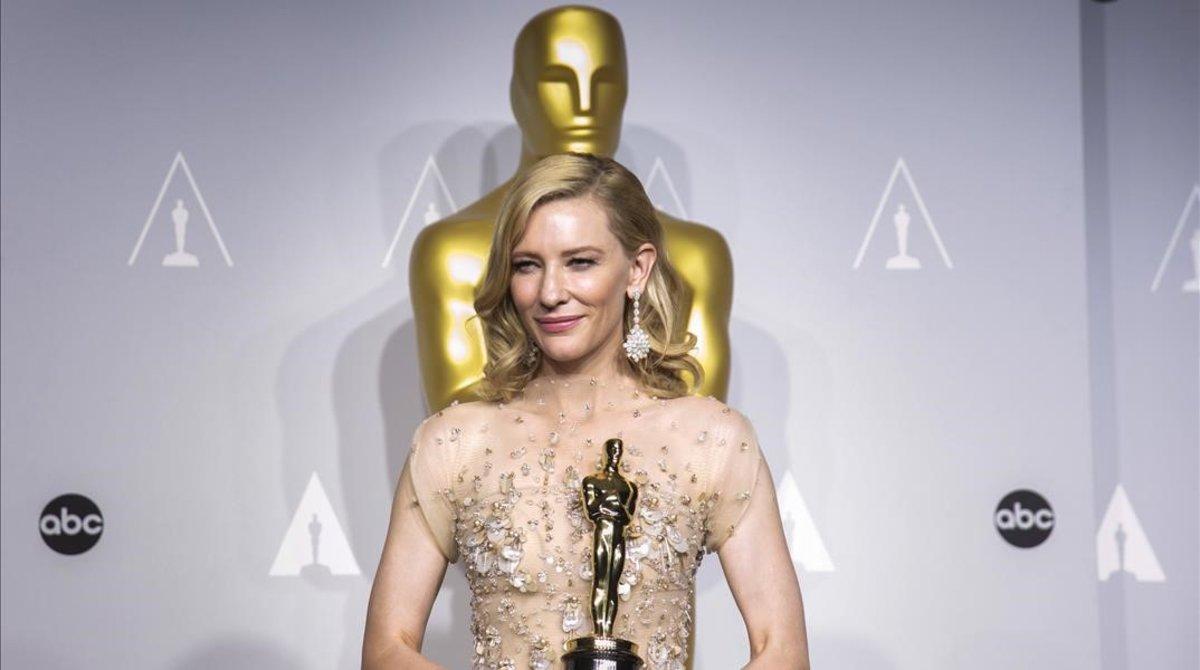 zentauroepp25271021 cate blanchett holds her oscar for best actress for the film190220181545