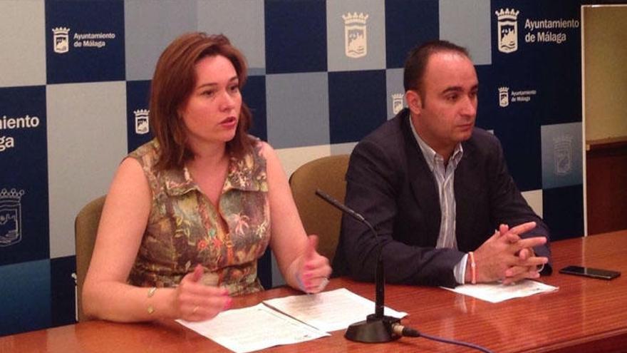 Los concejales María del Mar Martín y Mario Cortés, ayer en rueda de prensa.