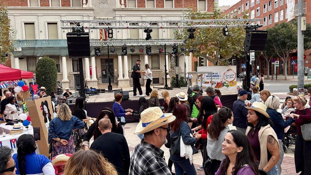 Castelló conmemora al ritmo de la música las I Fiestas de la Hispanidad en María Agustina