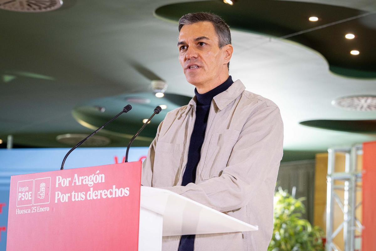 En imágenes I Pedro Sánchez arropa a Pilar Alegría en el mitin de Huesca