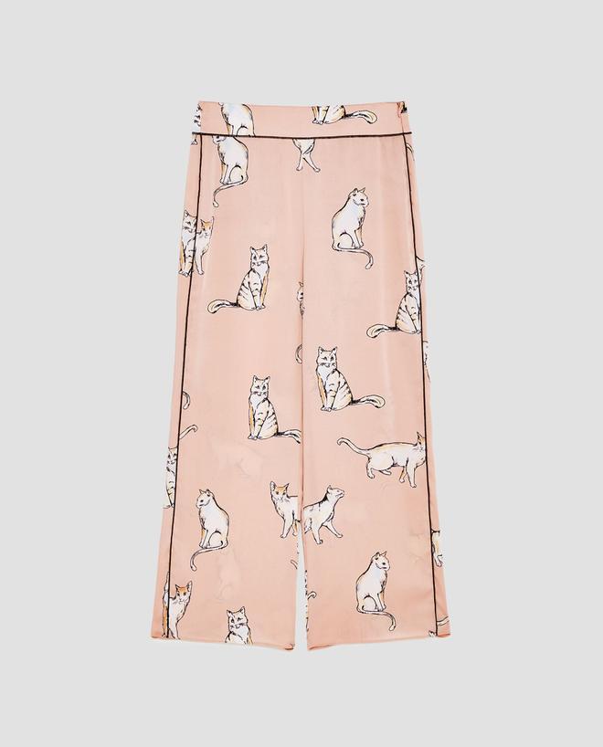 Pantalón estampado de gatitos de Zara