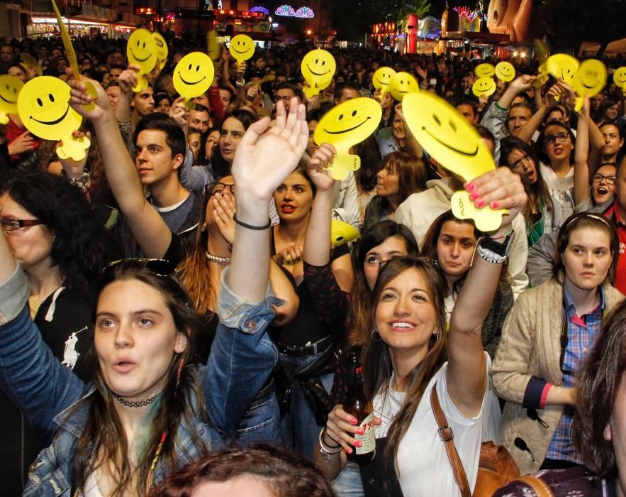 Miles de personas se entregan al espectáculo organizado por la Orquesta Panorama durante las fiestas de San Xosé Obreiro de Marínsta Panorama en Marín!