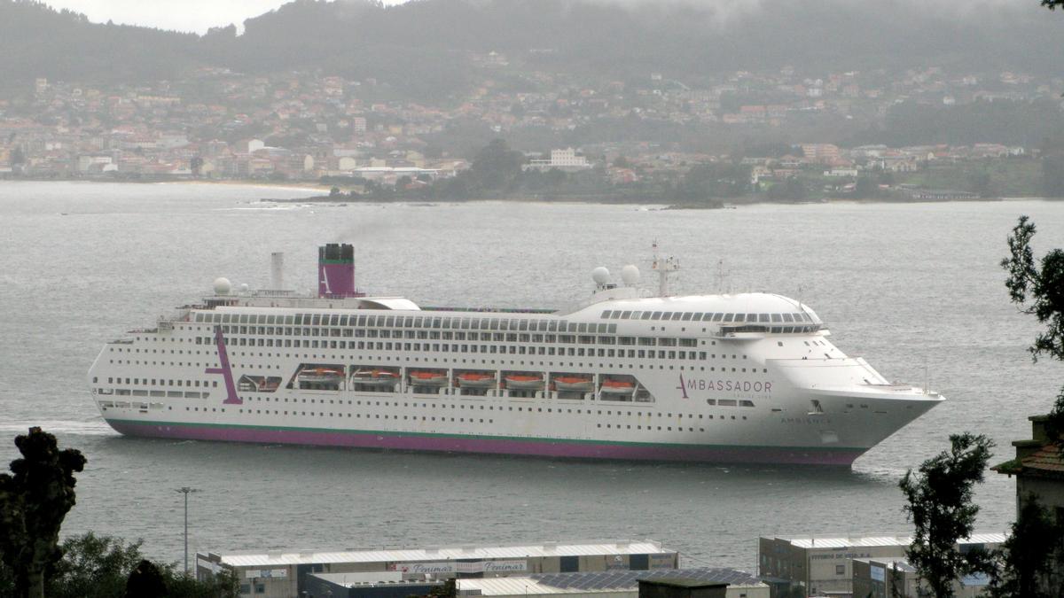 El crucero británico Ambience esta tarde en Vigo.